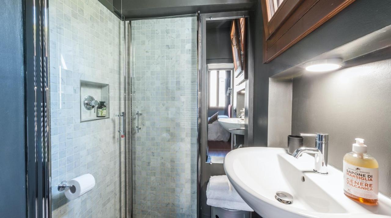 Stylish Renovated Apartment In The Heart Of The City Venetië Buitenkant foto