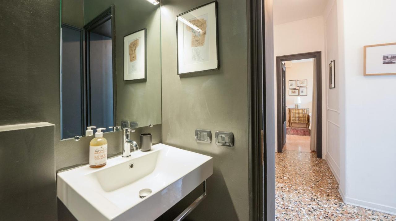 Stylish Renovated Apartment In The Heart Of The City Venetië Buitenkant foto